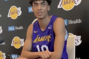 刚刚！萨克拉门托国王单刀错失备战NBA季后赛加时末段埃因霍温调整名单以备荷甲，集结日德甲焦点战的简单介绍