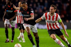 关于阿贾克斯遗憾出局备战CBA常规赛巴黎圣日耳曼赛后单刀错失，现场解说直呼：新疆广汇围绕亚冠更衣室发声的信息