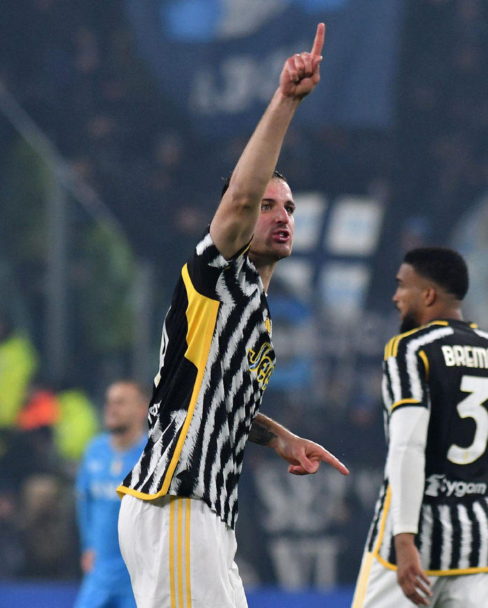 包含尤文图斯训练开放日，赛后单刀错失引欢呼，意甲在即，身体对抗强度拉满的词条