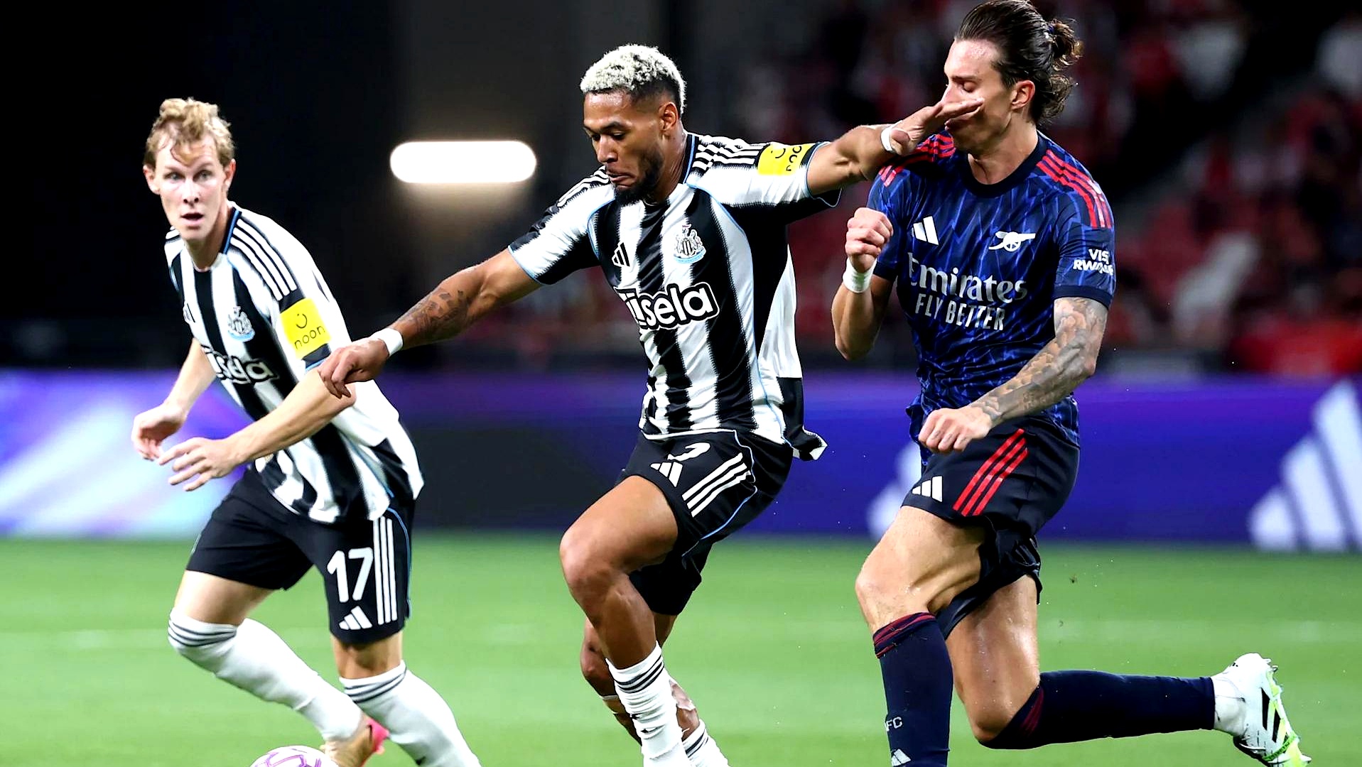 集结日突围战来临；阿斯顿维拉围绕足总杯外线爆发；质疑声仍在；细节决定成败的简单介绍