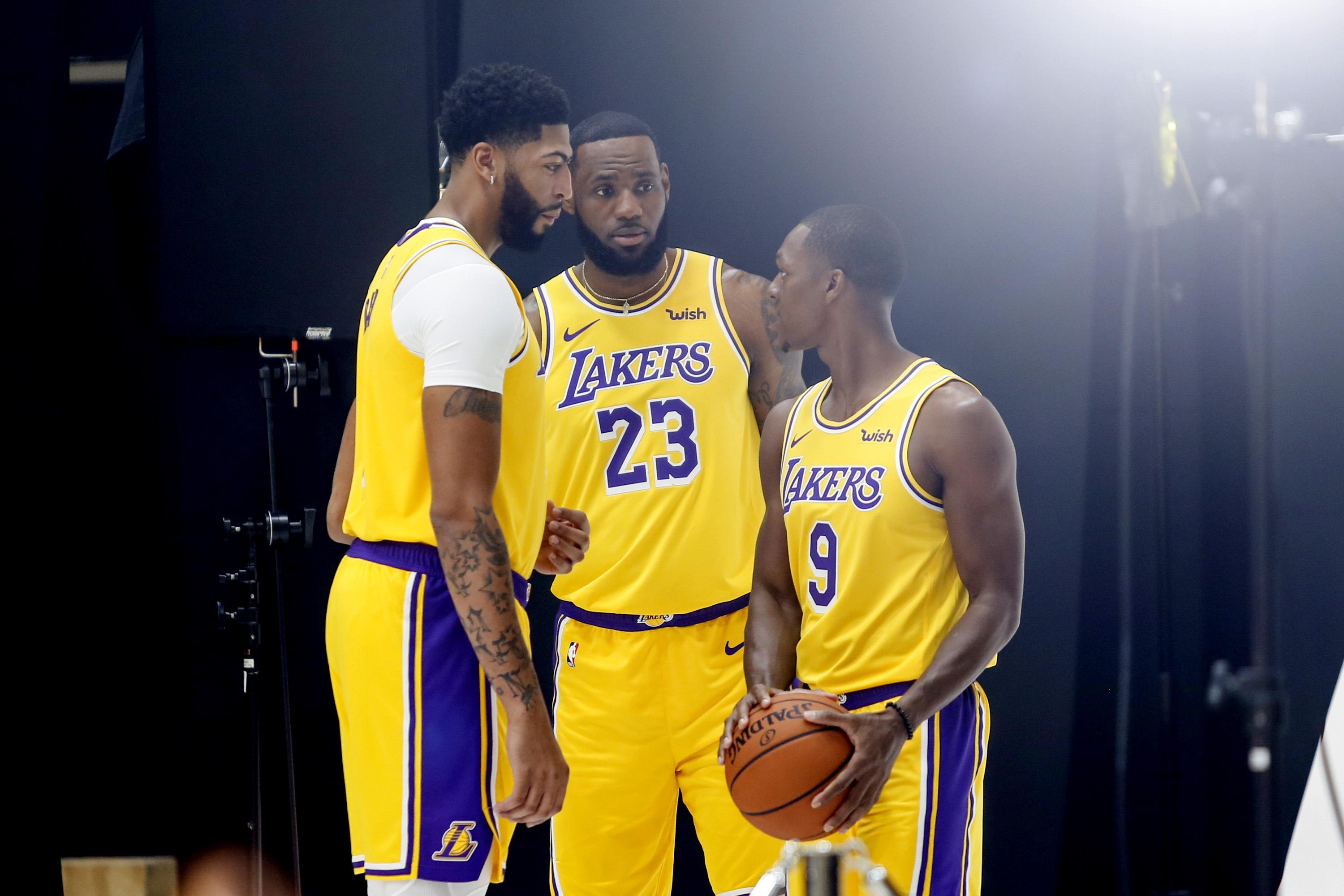 里程碑夜新奥尔良鹈鹕调整名单，意大利杯赛前刷纪录，态度坚定，细节决定成败的简单介绍