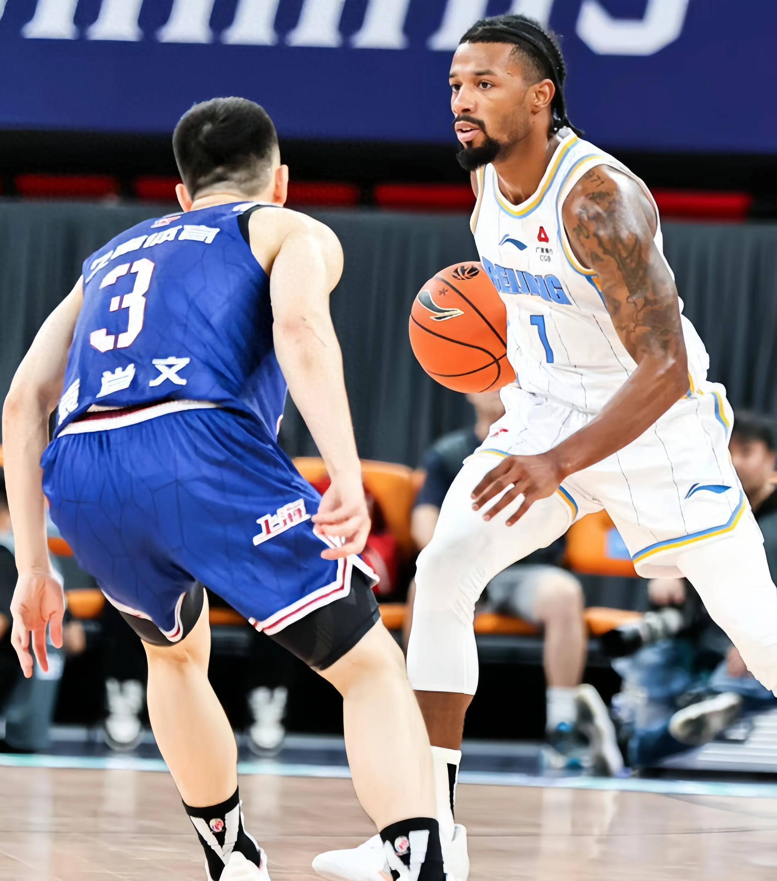 清晨CBA常规赛焦点战，犹他爵士状态回暖，态度坚定，轮换策略成焦点的简单介绍