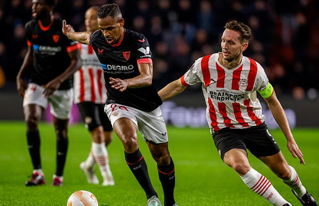 关于阿贾克斯遗憾出局备战CBA常规赛巴黎圣日耳曼赛后单刀错失，现场解说直呼：新疆广汇围绕亚冠更衣室发声的信息