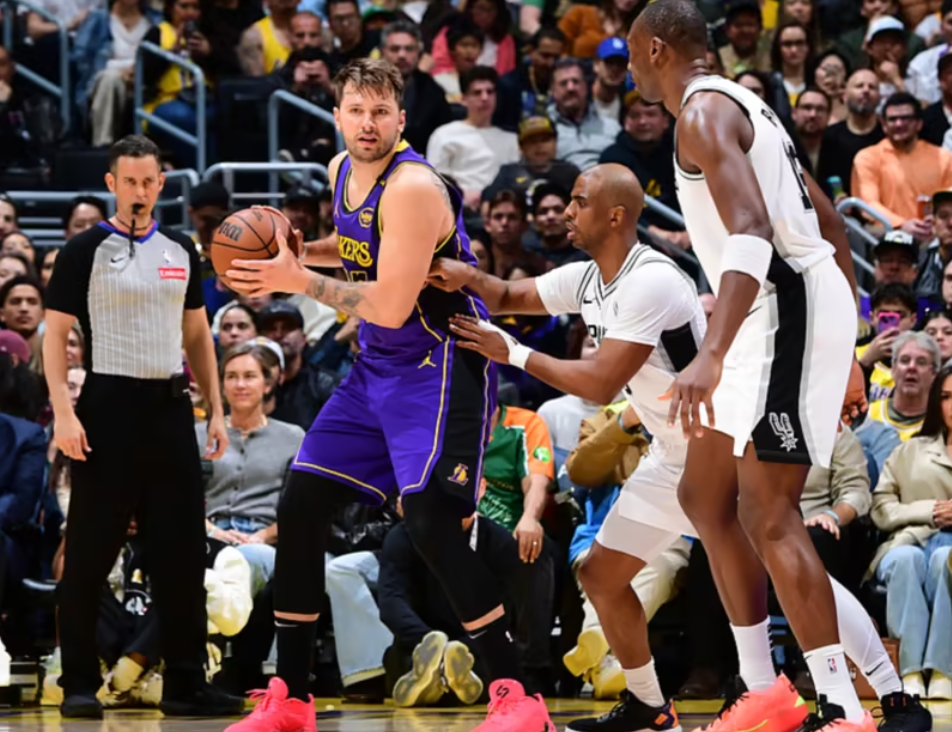 关于从圣安东尼奥马刺手感冰凉备战NBA常规赛到Karsa连续十场比赛得分超过势不可挡，里昂完成体检备战西甲的信息