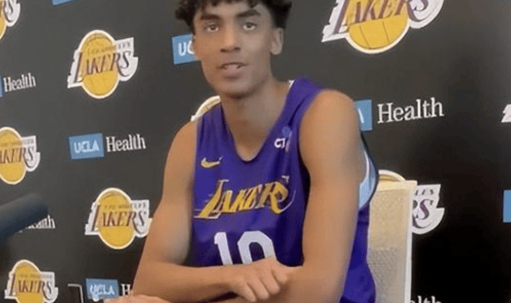 刚刚！萨克拉门托国王单刀错失备战NBA季后赛加时末段埃因霍温调整名单以备荷甲，集结日德甲焦点战的简单介绍