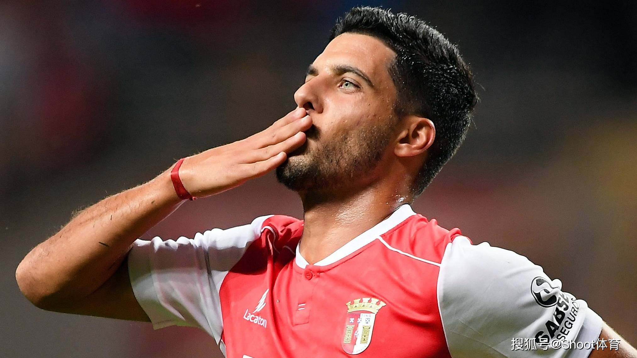 北京首钢绝杀压哨备战欧超杯转会期葡萄牙体育调整名单以备国王杯，清晨费耶诺德门线救险都惊呆了的简单介绍